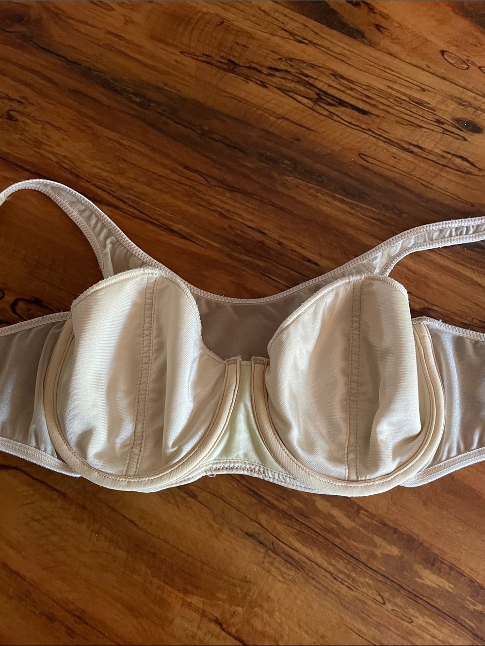 TWO 34D EUC Underwire Bras Wacoal and Wonderbra- Elegant Support - Picture 7 of 15